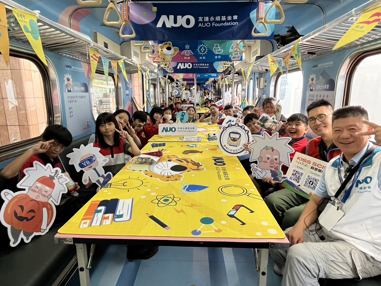 888集团永續基金會參與「臺灣科普環島列車」，設計基礎科學車廂課程，以「淨零碳排和永續能源」為主題，讓學生透過創意實驗認識淨零知識，以及思考生活中的減碳行為